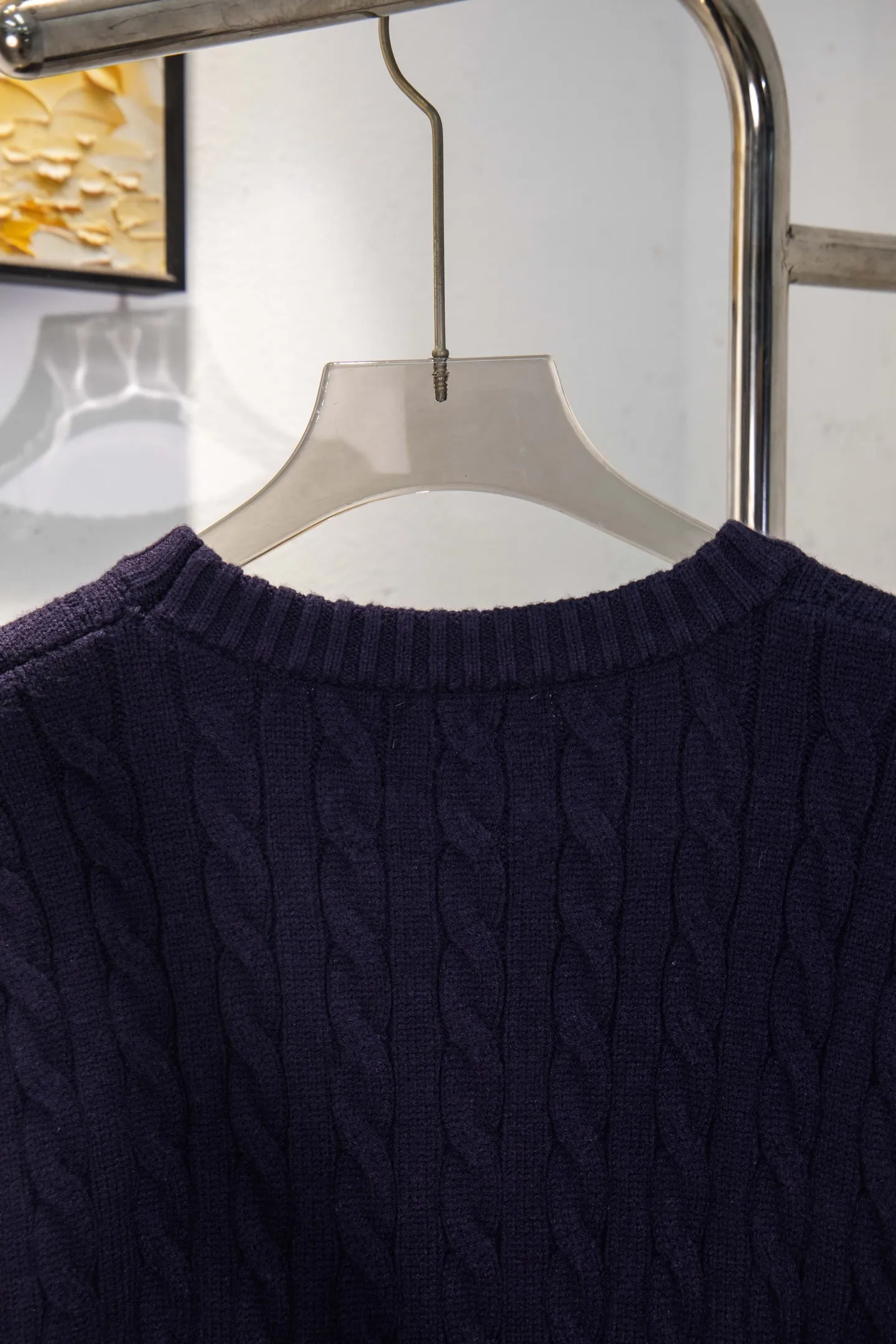 P210 model number: Y195 Ralph Lauren men's round neck sweater men's hemp flower original collar sweater. The version is really good-looking. It can be worn alone or as a jacket to be worn inside or outside. The upper body shows personal fashion charm. Four colors are available. The same style for men and women. A must-see item for new summer products. Tag, hanging grain, washed, packaging bag, full set of accessories. Very good appearance, super exquisite workmanship. Size: S-XL